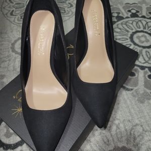 Brand new pumps wide width size 8 fit like 8.5